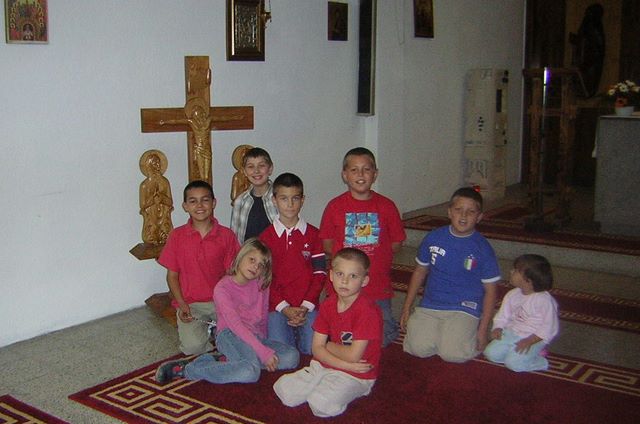 Copii la şcoala parohială (octombrie 2006)