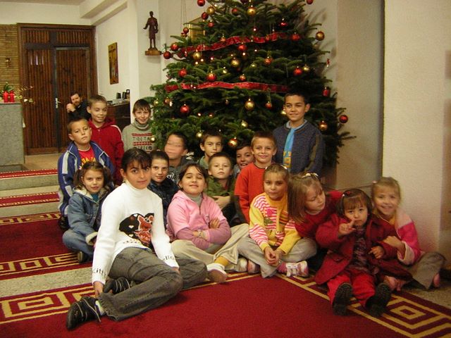 De Moş Nicolae, decembrie 2006, şcoala a crescut