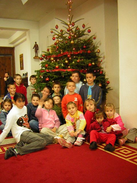 Şcoala parohială în jurul bradului de Crăciun (2006)