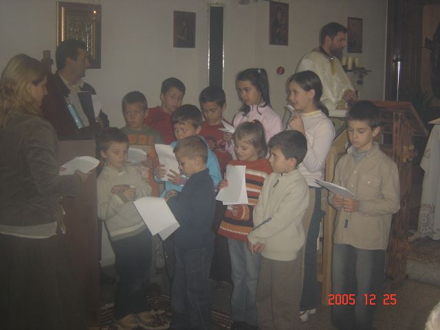 Micuţii şcolii parohiale (decembrie 2005)